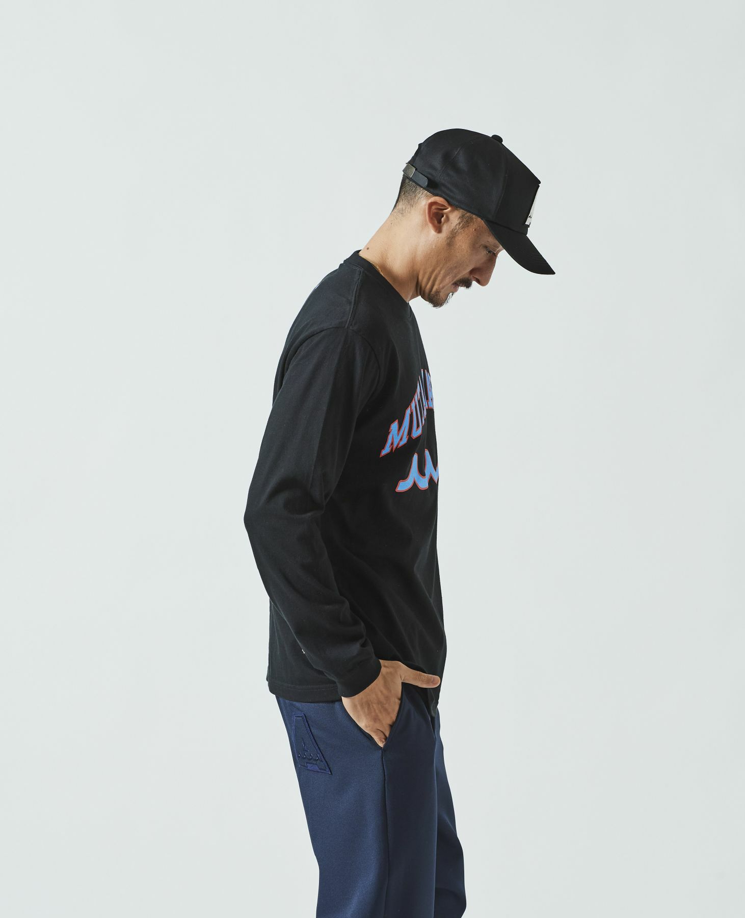 ACANTHUS アカンサス muta カレッジロゴ 長袖Tシャツ MA2337