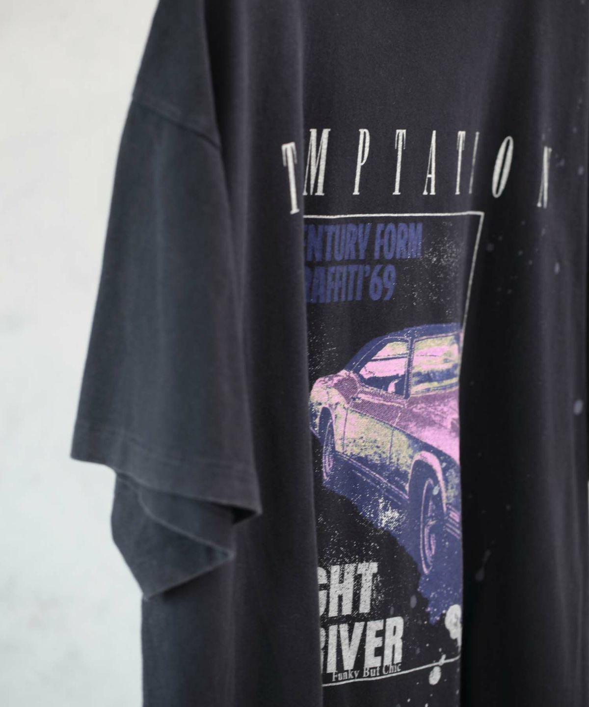 minami Anderson ミナミアンダーソン ナイトドライバー Tシャツ